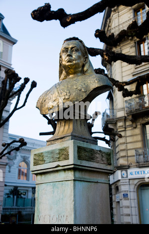 Statue von Königin Victoria in Aix-Les-Bains am Ufer des Lac du Bourget (See Bourget), im Departement Savoie (Savoyen) von Frankreich. Stockfoto