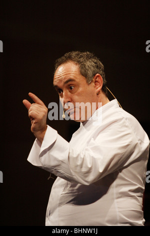Starkoch Ferran Adria vom Restaurant El Bulli auf eine gastronomische Forum in Girona, Katalonien, Spanien Stockfoto