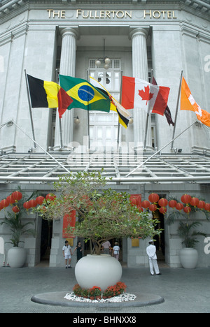 Außen am Haupteingang des Fullerton Hotel, 1 Fullerton Square, Singapur Stockfoto