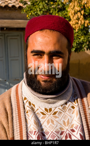 Testour in Tunesien Afrika Porträt des muslimischen Mann in native Kleid und Hut Stockfoto