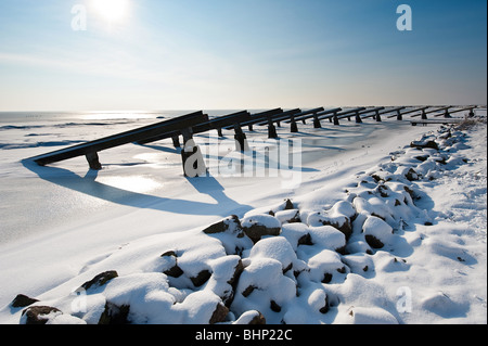 Eisbrecher im Winter (Marken kleinen Dorf in der Nähe von Amsterdam) Stockfoto