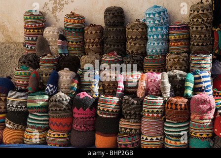 Mützen für Verkauf in der Medina, Essaouira, Marokko. Stockfoto
