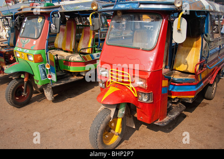 Loatian Nahverkehr auf einem Markt in Paxse, Süden von Laos. Stockfoto