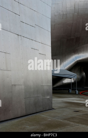 Dies ist ein architektonisches Detail das Experience Music Project-Gebäudes im Seattle Center neben der Space Needle. Stockfoto