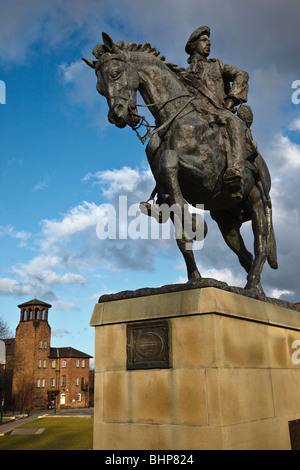 Bonnie Prince Charlie Statue und Blick auf den Silk Mill Museum für Industrie und Geschichte, Kathedrale Green, Derby Stockfoto