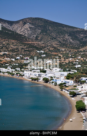 Platis Gialos Strand und Dorf, Sifnos Insel, Griechenland Stockfoto