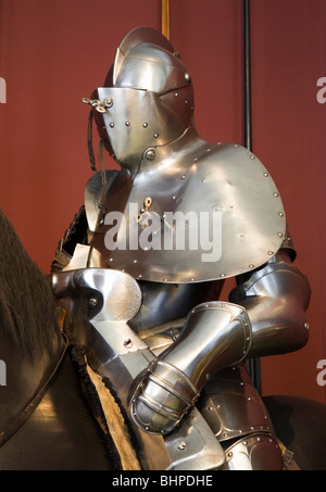 Klassische mittelalterliche volle Klage der Rüstung. Stockfoto