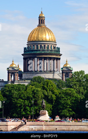 Blick über den Fluss Newa, St. Isaaks Kathedrale, Sankt Petersburg, Russland Stockfoto