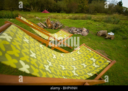 Liegestühle auf einem Campingplatz auf Dartmoor Stockfoto