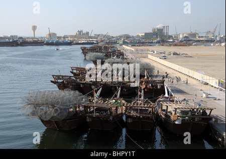 Dhaus in Sharjah Creek, Vereinigte Arabische Emirate Stockfoto
