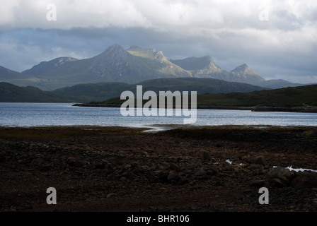 Auf der Suche über die Kyle Zunge gegen Ben Loyal an der nördlichen Küste von Schottland. Stockfoto