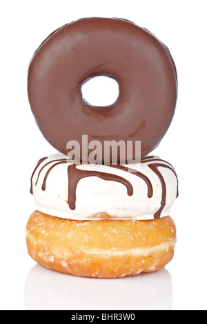 Drei leckere Donuts reflektiert auf weißem Hintergrund mit geringen Schärfentiefe Stockfoto
