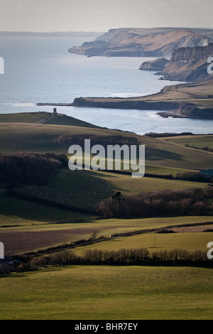 Die Clavell Tower mit Blick auf Kimmeridge Bucht an der Jurassic Coast World Heritage Site, Dorset, Großbritannien Stockfoto