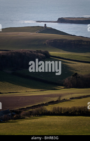 Die Clavell Tower mit Blick auf Kimmeridge Bucht an der Jurassic Coast World Heritage Site, Dorset, Großbritannien Stockfoto