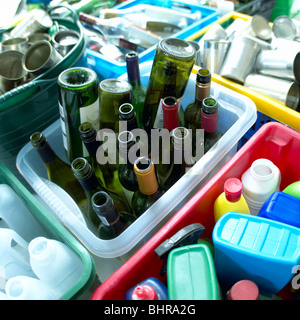 Recycling von Artikeln in Boxen Stockfoto