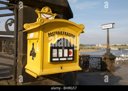 Eine altmodische Postbox. Dresden, Deutschland Stockfoto