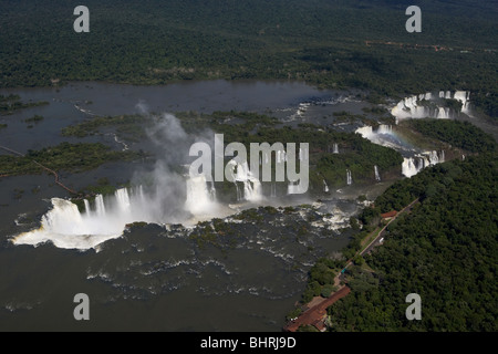 Luftaufnahme von Iguazu fällt und Devils throat Nationalpark Iguaçu, Parana, Brasilien, Südamerika Stockfoto