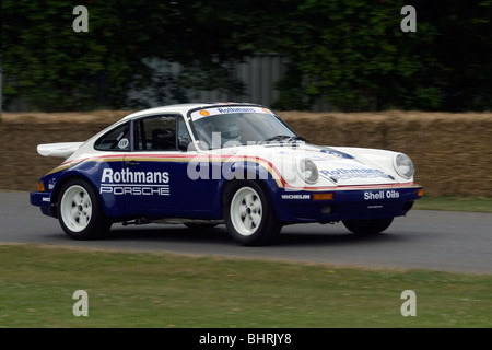 Porsches arbeitet 911 SC RS gesponsert von Rothmans, fotografiert mit der 2009 Goodwood Festival Geschwindigkeit. Stockfoto