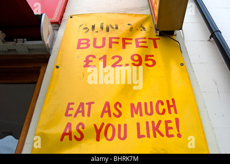 Essen Sie soviel Sie Zeichen für ein chinesisches Restaurant-Buffet im Hampton Wick, Middlesex, England mögen Stockfoto