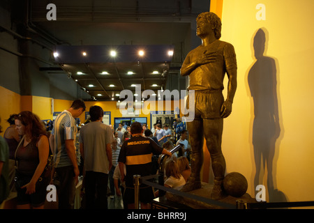 Statue von Diego Maradona im Inneren der Alberto J Armando la Bombonera Stadion zu Atletico Boca juniors Stockfoto