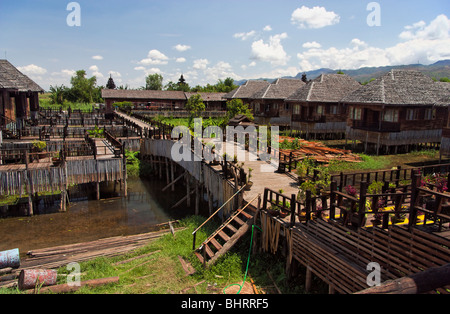 Bungalows am Inle-See in Myanmar Treasure Resort Stockfoto