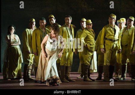 Welsh National Opera Produktion von Carmen von Bizet in Wales Millennium Centre Cardiff South Wales UK Stockfoto