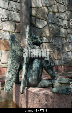 eine Skulptur des Engels am st.-Martins-Brunnen in Millesgarden sitzen Stockfoto