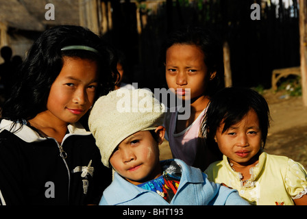 Karen Flüchtlingskinder, Umpium Flüchtlingslager (thai-burmesischen Grenze), südlich von Mae Sot, Provinz Tak, Nord-thailand Stockfoto