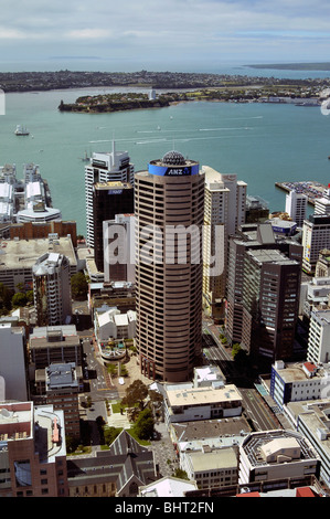 ANZ Gebäude dominiert eine Luftaufnahme der Stadt von Auckland, Neuseeland. Stockfoto