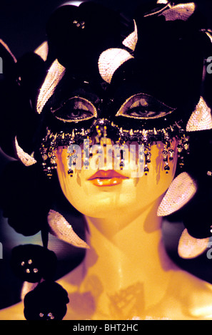 Schaufensterpuppe, die venezianische Maskerade Maske im Shop in Venedig anzeigen Stockfoto