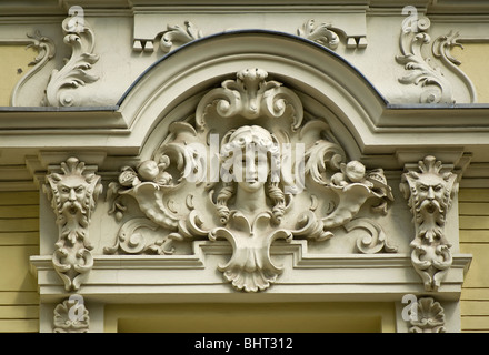 Details der Jugendstil-Fassade des Gebäudes am Piotrkowska-Straße in Łódź, Łódzkie, Polen Stockfoto