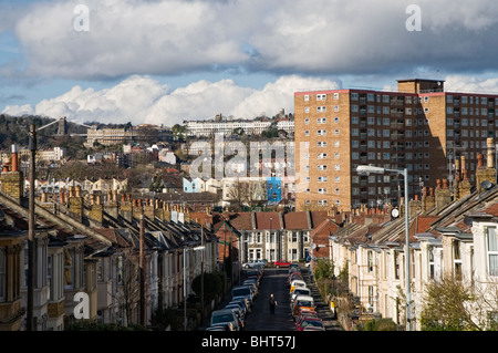 Blick vom South Bristol über die Stadt und zeigt die hohe Dichte an Gehäuse und verschiedene Arten von typisch britischen Wohnungsbestand. Stockfoto