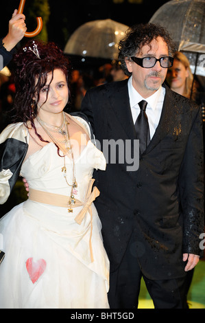 HELENA BONHAM-CARTER & TIM BURTON ALICE im Wunderland FILM PREMIERE ODEON Kino am LEICESTER SQUARE LONDON ENGLAND 25 Februar Stockfoto