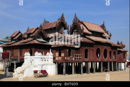 Myanmar, Burma, Nyaungshwe, hölzerne Shwe Yaughwe Kyaung Kloster, Ordinationshalle, Shan-Staat, Stockfoto