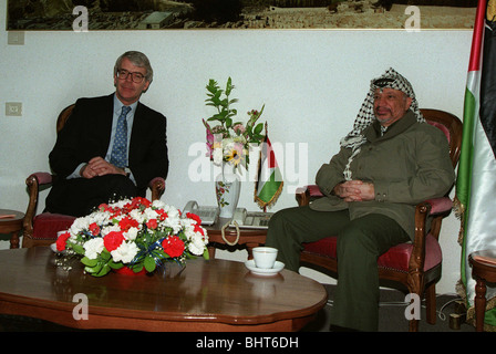 JOHN MAJOR PM & YASSER ARAFAT treffen sich IN GAZA Premierminister & PLO-Chef 23. März 1995 Stockfoto