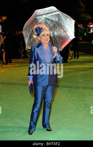 BARBARA WINDSOR ALICE im Wunderland FILM PREMIERE ODEON Kino am LEICESTER SQUARE LONDON ENGLAND 25. Februar 2010 Stockfoto