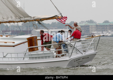 Skipjack LADY HELEN nach der jährlichen Skipjack-Rennen Stockfoto