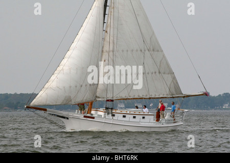 Skipjack LADY HELEN in den jährlichen Skipjack-Rennen Stockfoto