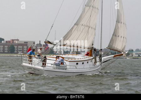 Skipjack LADY HELEN in den jährlichen Skipjack-Rennen Stockfoto