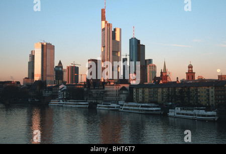 Frankfurt, Main Main Skyline (Banken Hochhäuser) Fluss Main, Skyline (Banken, Hochhäuser) Stockfoto