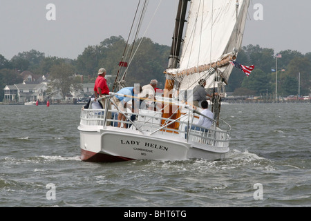 Skipjack LADY HELEN in den jährlichen Skipjack-Rennen Stockfoto