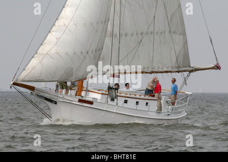 Skipjack LADY HELEN in den jährlichen Skipjack-Rennen Stockfoto