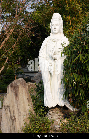 Eine Statue von Guanyin Pusa an Zhu Xi buddhistische Tempel und Kloster in Tainan, Taiwan. Stockfoto