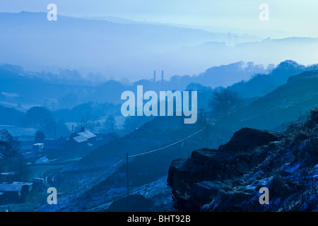 Ein nebliger Morgen Blick von Baildon Moor in der Nähe von Bradford in West Yorkshire Stockfoto