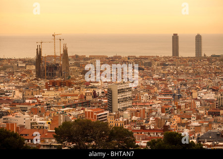 Panoramablick über Barcelona mit Kirche La Sagrada Familia von Antoni Gaudi, Spanien, Europa Stockfoto