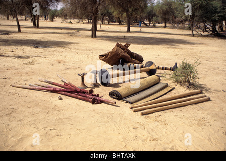 Akadaney, zentrale Niger, Westafrika. Fulbe Nomaden. Tragbare Bett in seine Bestandteile zerlegt. Stockfoto