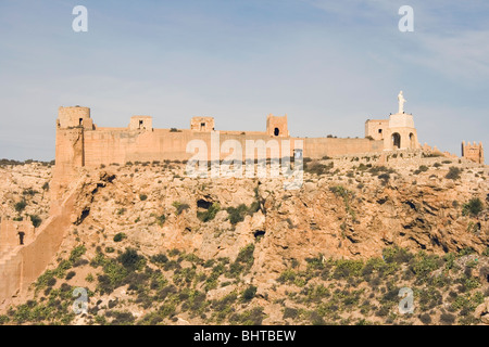 Almeria, Provinz Almeria, Spanien. Muralla De La Hoya y del Cerro San Cristobal in der Alcazaba Stockfoto