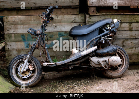 Bild von Mark Passmore. 13.02.2010. Generische Bild eines verlassenen Motorrades. Stockfoto