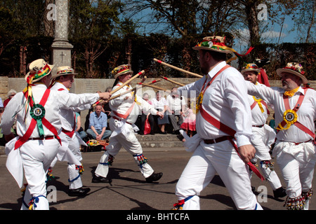 Ein Morris Tanz ist eine Form des englischen Volkstanz in der Regel begleitet von Musik. Stockfoto