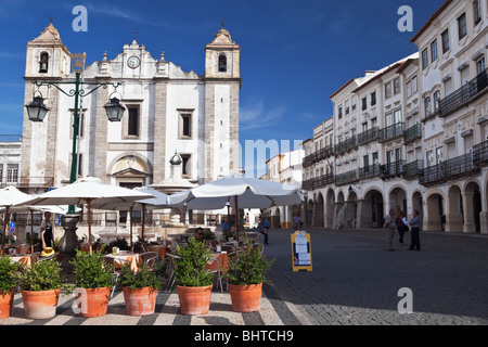 Der Hauptplatz Praça Giraldo Evora Alentejo Portugal Stockfoto